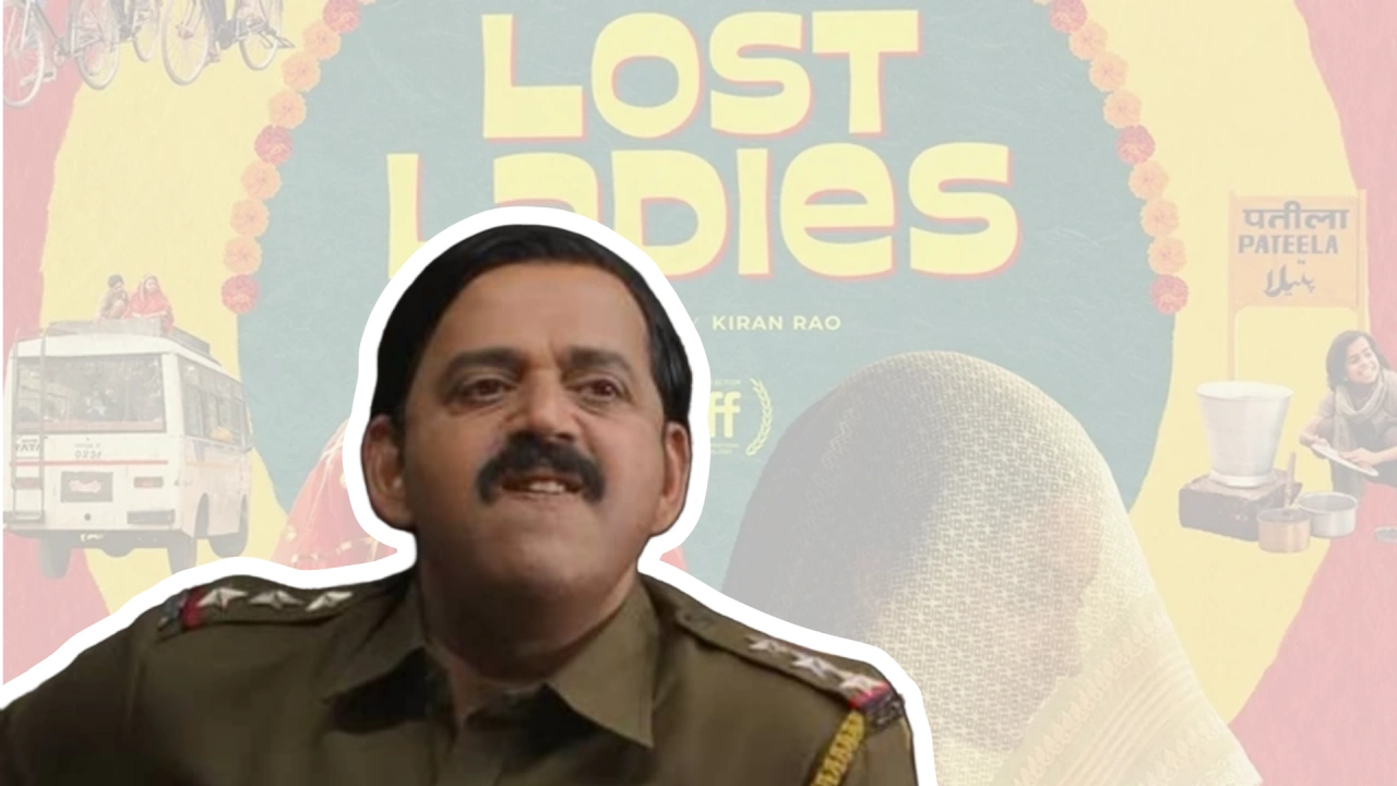 “Ravi Kishan wins Filmfare Award 2025 for Laapataa Ladies holding trophy on stage”